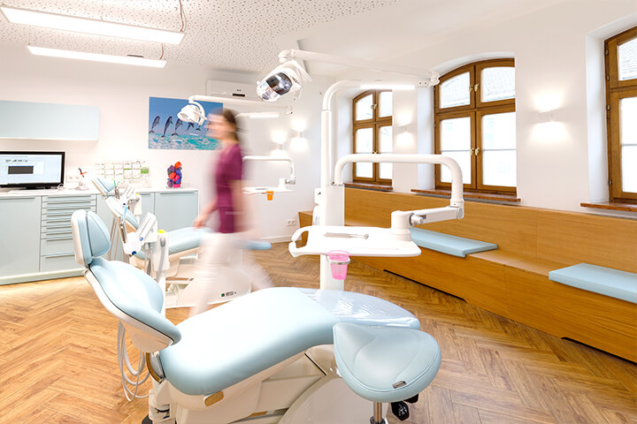 Blaues Behandlungszimmer